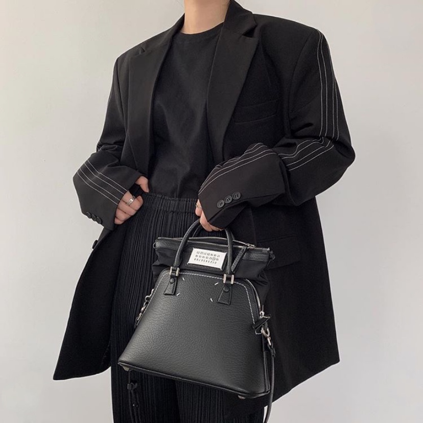 maison margiela black grained calfskin 5ac classique medium bag